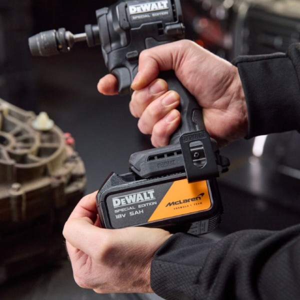 Фото - Шуруповерт DeWALT DCF86MP2T